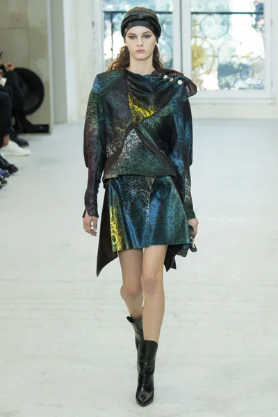 Look 30